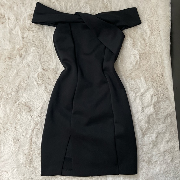 GUESS Off-Shoulder Black Dress - Picture 1 of 3